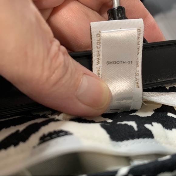 Chico’s Black and white floral pant. Size 2 (12) - Picture 10 of 11